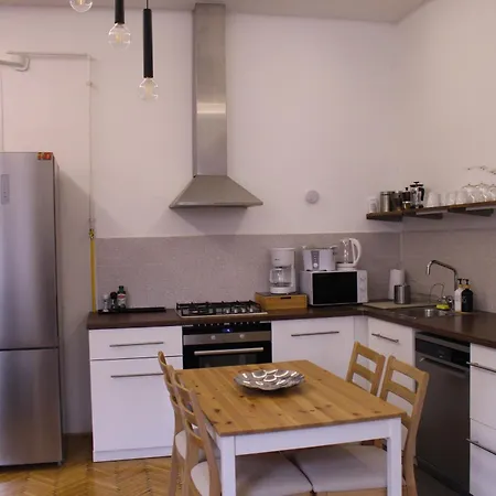 Large 4br Oasis In Ac- Bp Sky