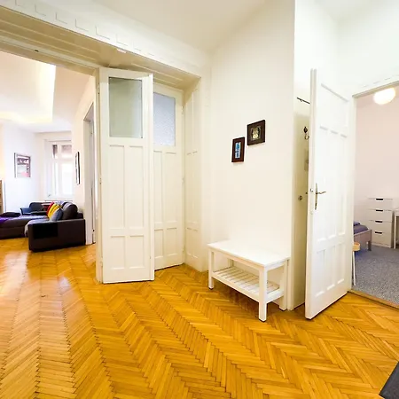 Large 4br Oasis In Ac- Bp Sky Budapest