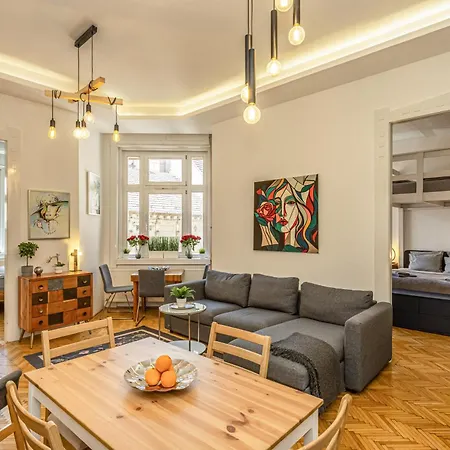 Large 4br Oasis In Ac- Bp Sky