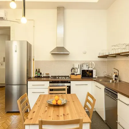 Large 4br Oasis In Ac- Bp Sky