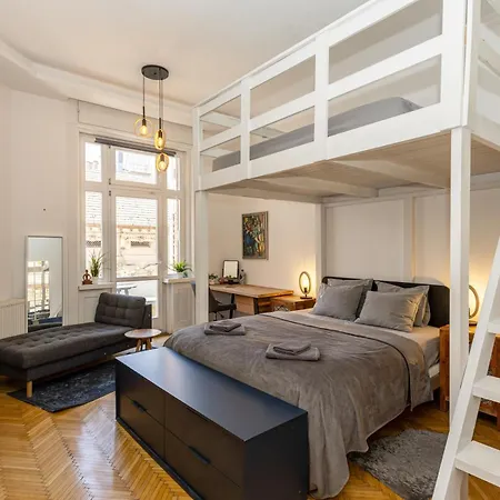 Large 4br Oasis In Ac- Bp Sky Apartament Budapesta