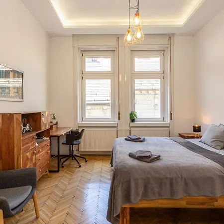 Large 4br Oasis In Ac- Bp Sky * Budapesta
