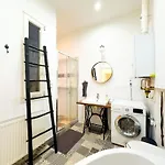 Large 4br Oasis In Ac- Bp Sky * Budapest