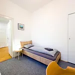 Large 4br Oasis In Ac- Bp Sky בודפשט